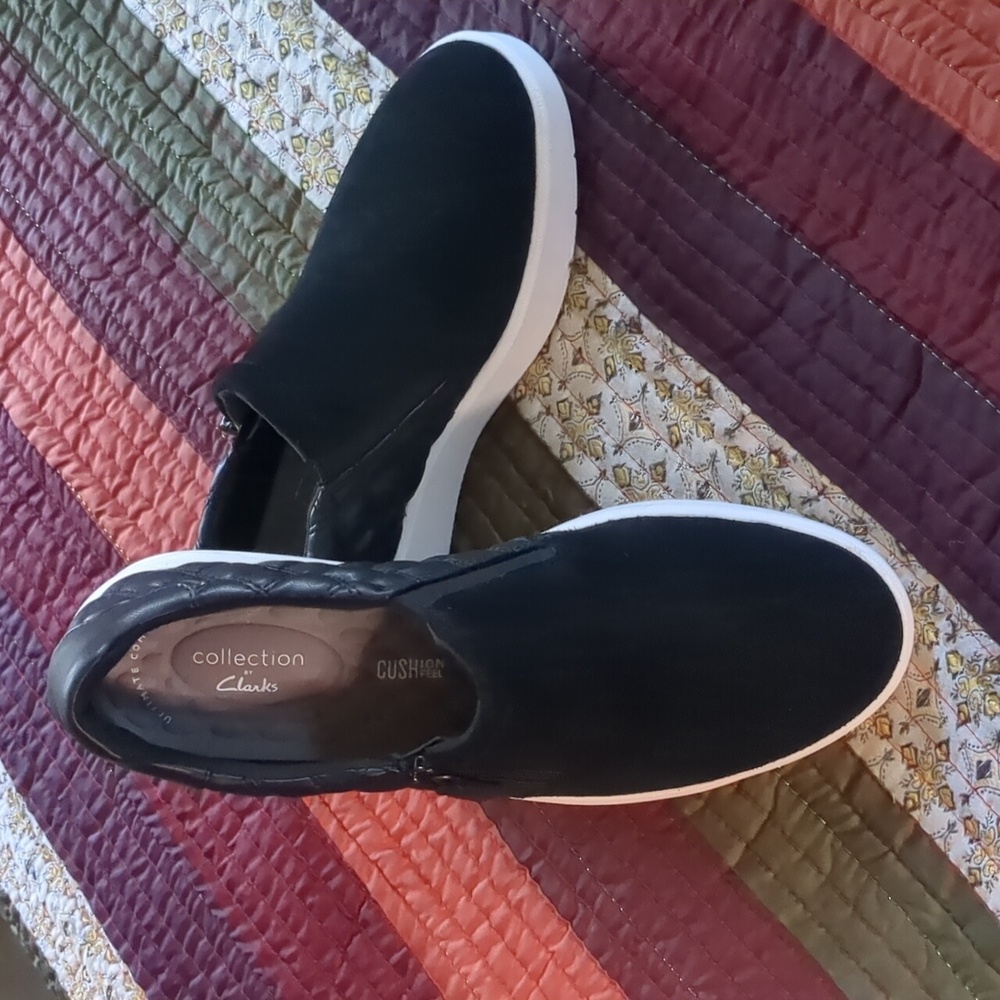 CLARK'S* Suede leather rubber sole side zip comfort lined LAYTON step sneaker